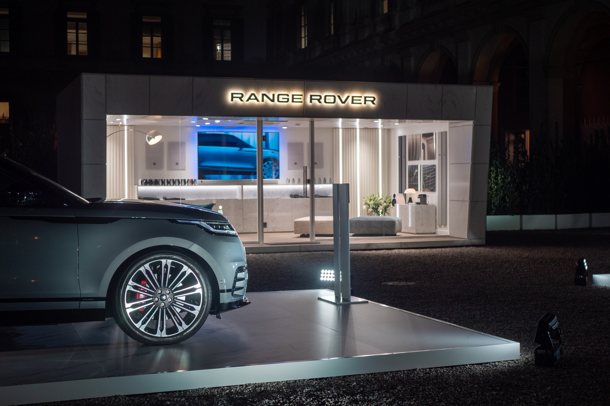 dhs event solution palazzo serbelloni range rover pop up milano